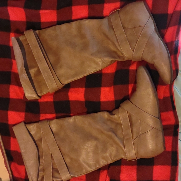 Women's Knee High Tan Boots - Picture 2 of 5
